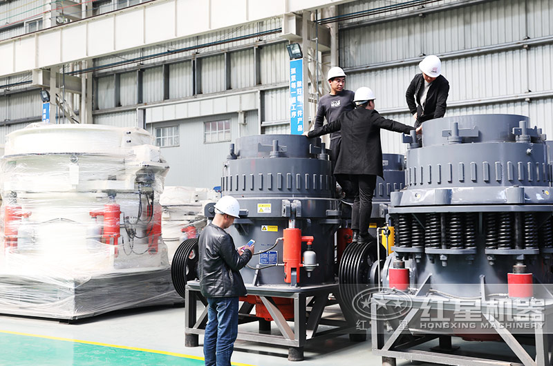 客戶到場參觀液壓圓錐破碎機(jī)，多種類型對比選型